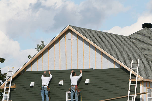 Professional Siding technician working in Groveport, OH